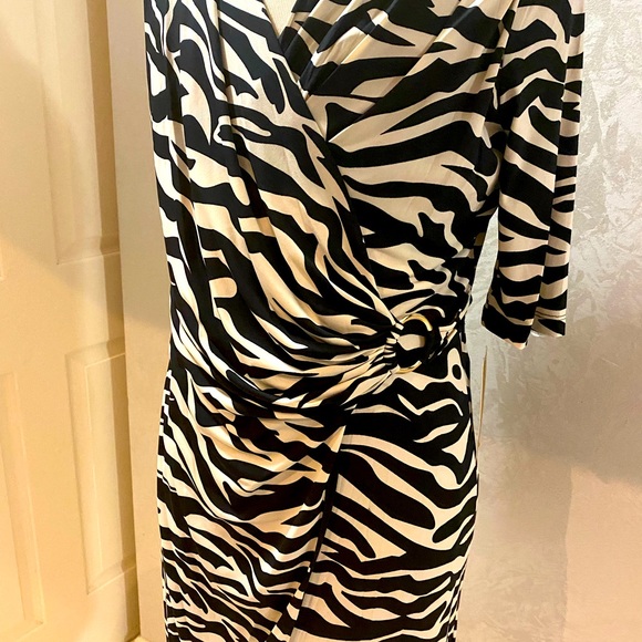 Dress - Picture 3 of 4